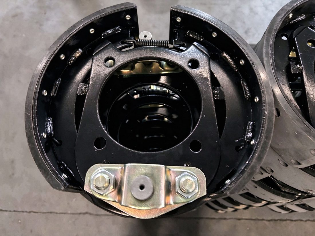 SAITE drum brake assembly with lining